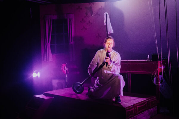 AChristmasCarol LamphouseTomSinging