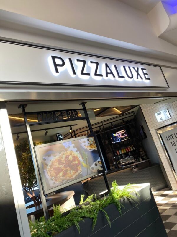 PizzaLuxe frontae