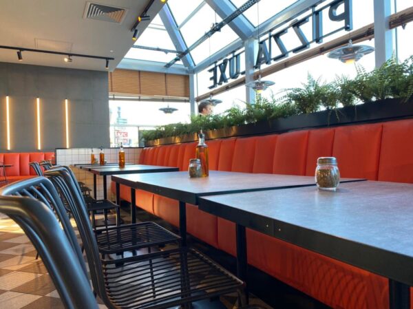 PizzaLuxe tables